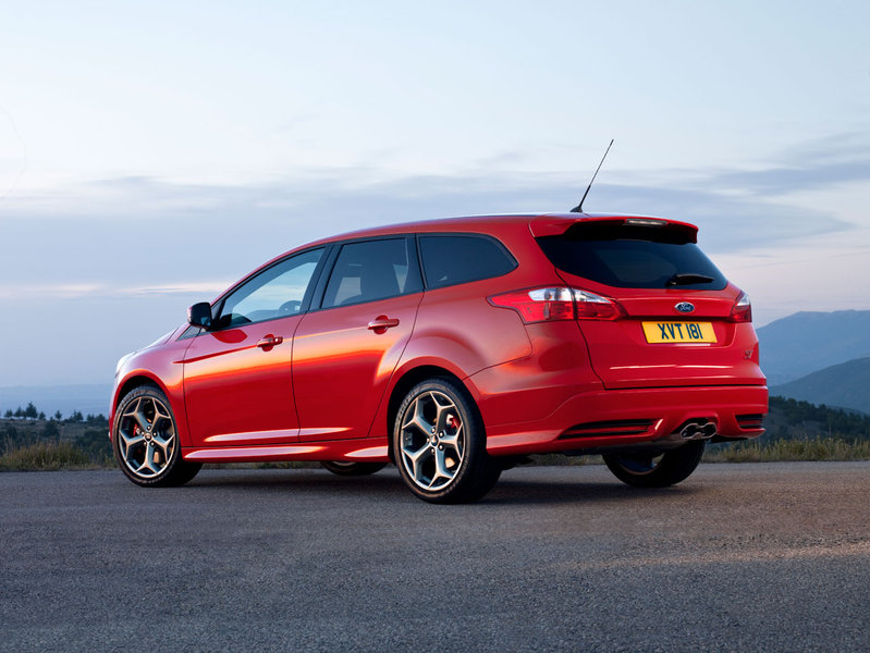 ford_focus_st_wagon_2012-4